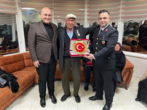"VATAN SİZE MİNNETTAR"
